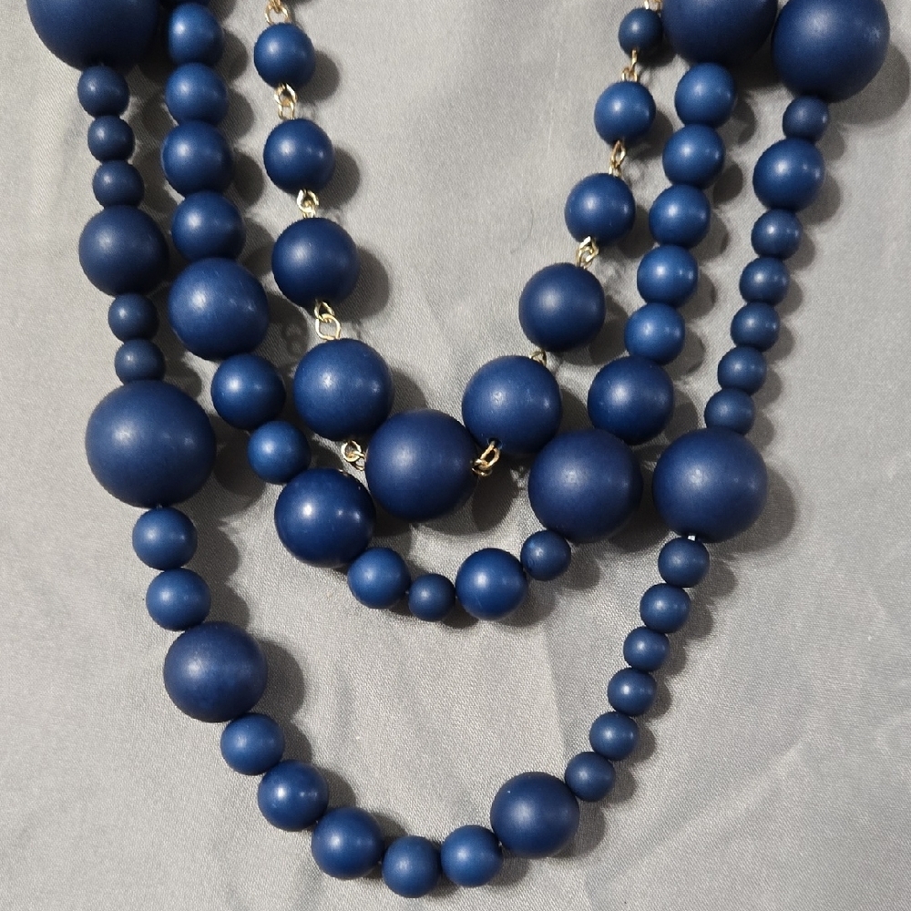 Elegant Blue Beaded Necklace - Picture 3 of 6